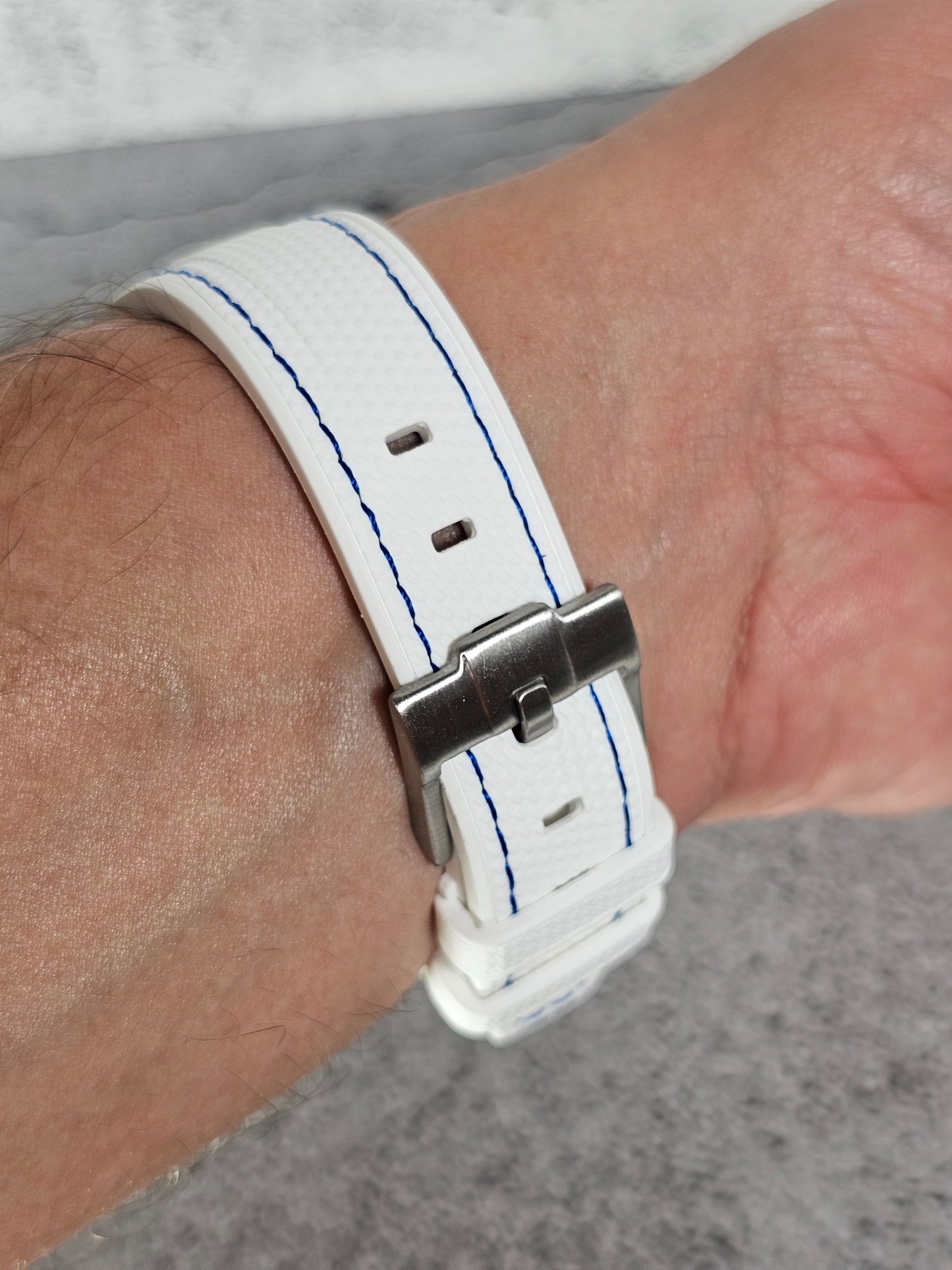 Rubber Curved Strap for Omega x Swatch MoonSwatch – Mission to EarthPhase Moonshine Gold – White With Navy Stitch