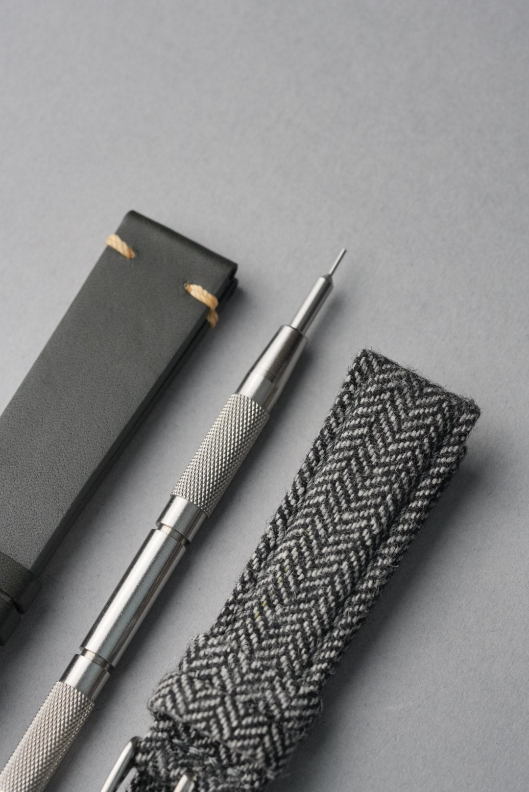 Autumn Winter Strap Bundle – Field Leather & Tweed + Tool (20–22mm Universal Fit)