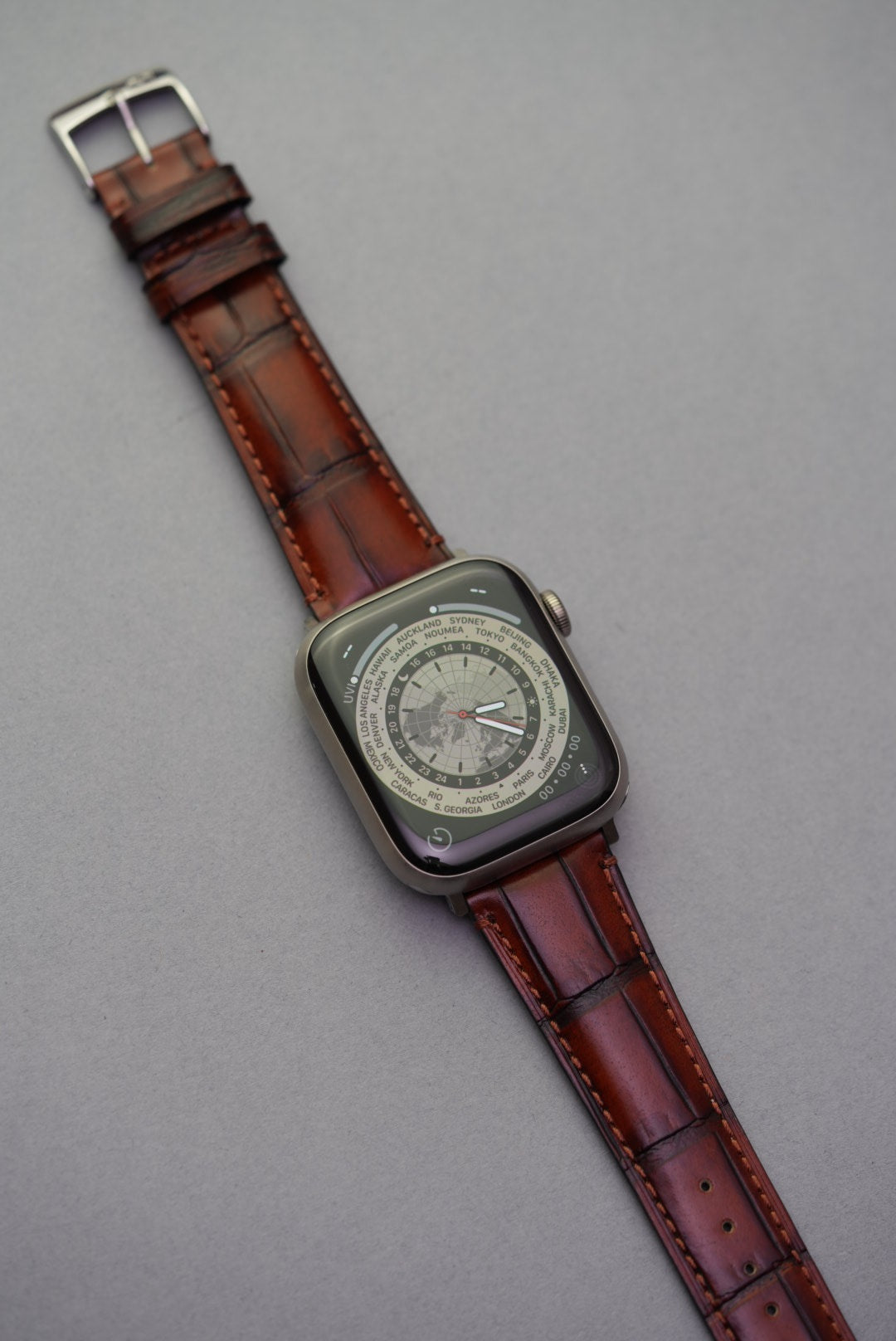 apple-watch-light-brown-alligator-embossed-leather-strap-front