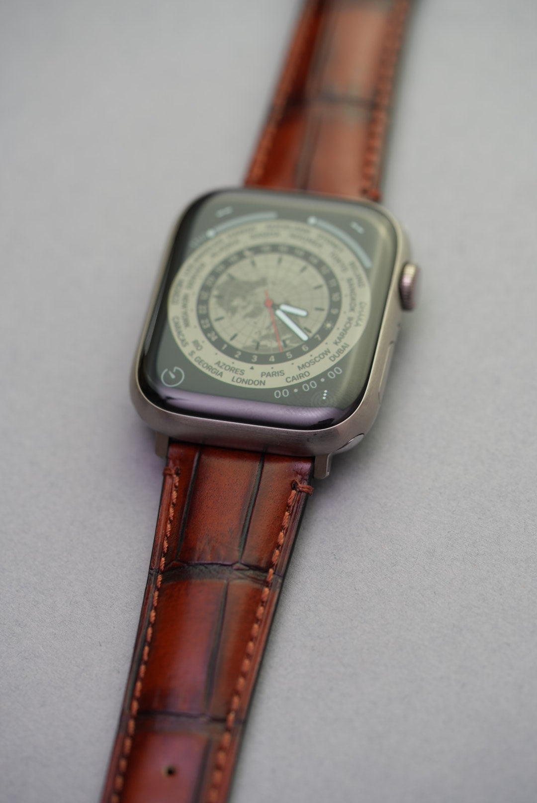 light-brown-alligator-embossed-apple-watch-strap-lugs-detaillight-brown-alligator-embossed-apple-watch-strap-lugs-detail