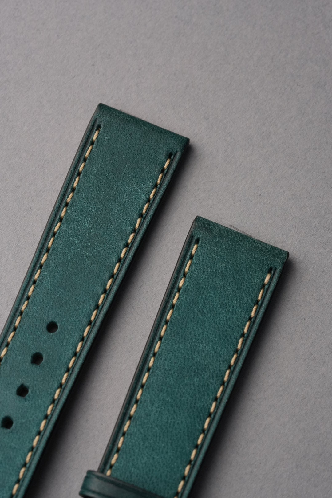 Tuscan Pueblo Leather Strap with Contrast Stitch – 20mm to 22mm