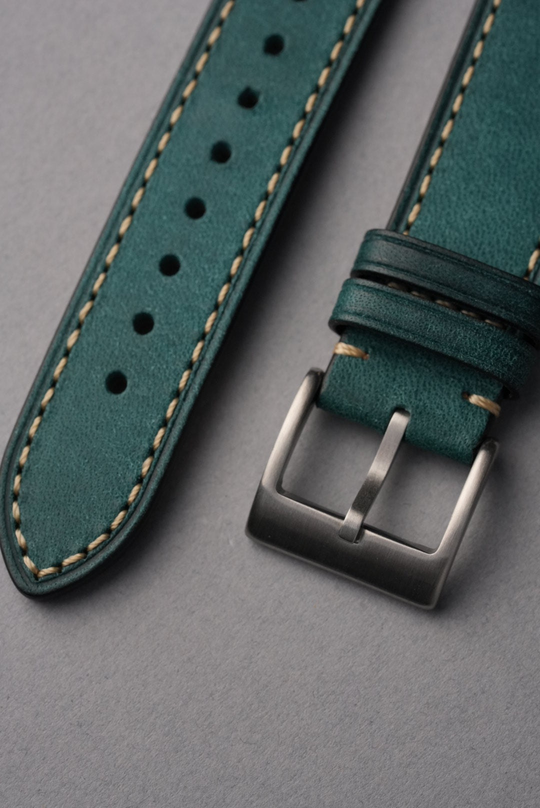 Tuscan Pueblo Leather Strap with Contrast Stitch – 20mm to 22mm