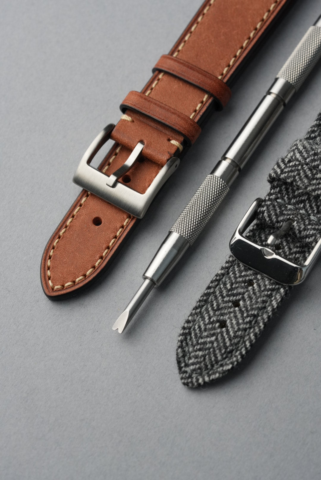 Autumn Winter Strap Bundle – Brown Leather & Tweed + Tool (20–22mm Universal Fit)