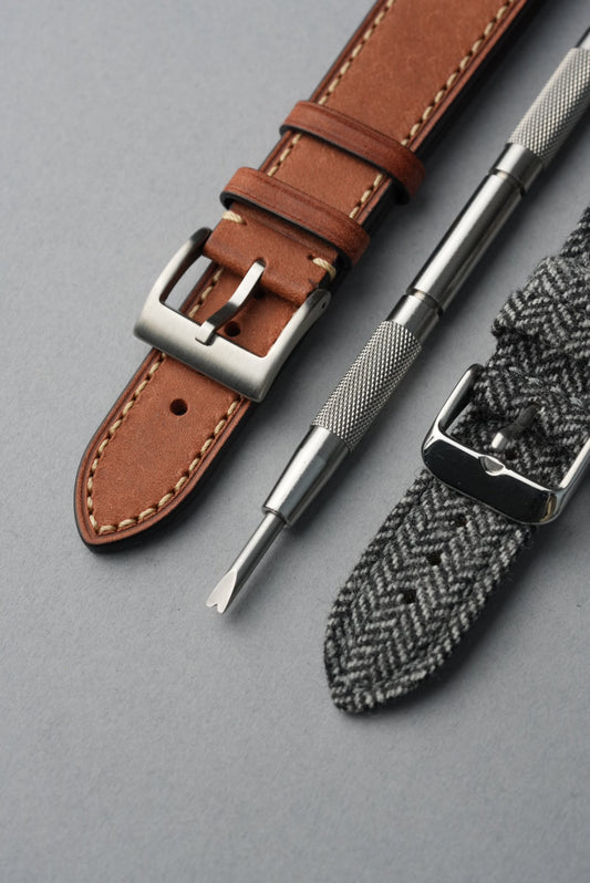 Autumn Winter Strap Bundle – Brown Leather & Tweed + Tool (20–22mm Universal Fit)
