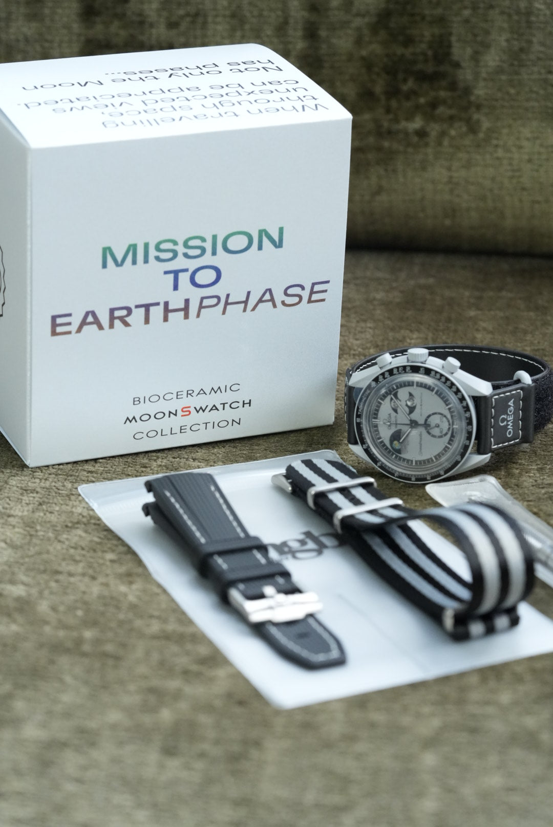 MoonSwatch Gift Set: Swatch x OMEGA Mission To Earthphase