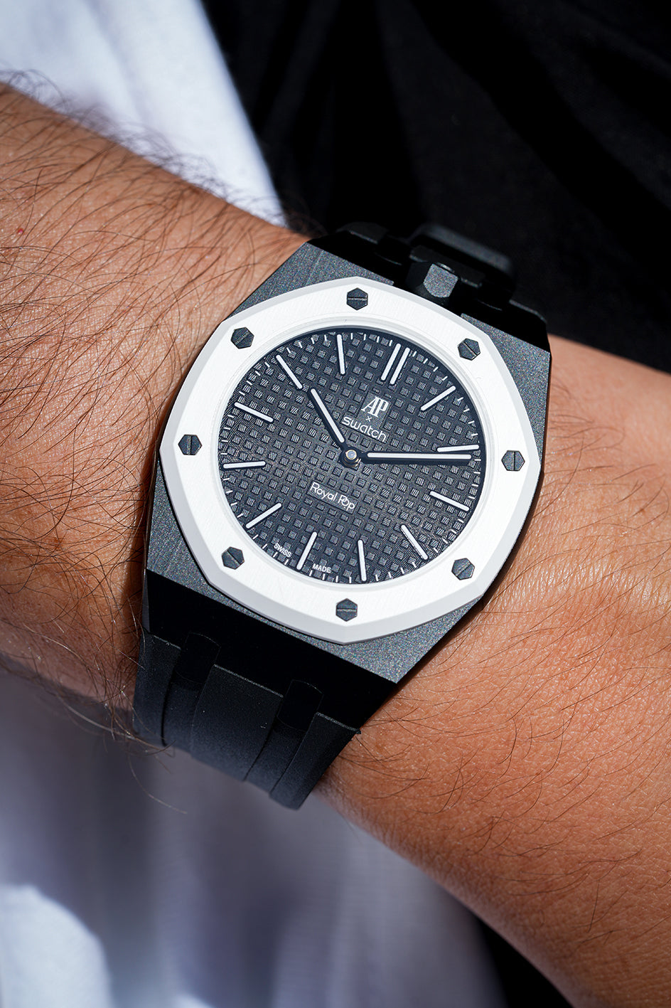 Ocho Negro Royal Pop Strap & Wrist Case | The Monocoque | AP x
