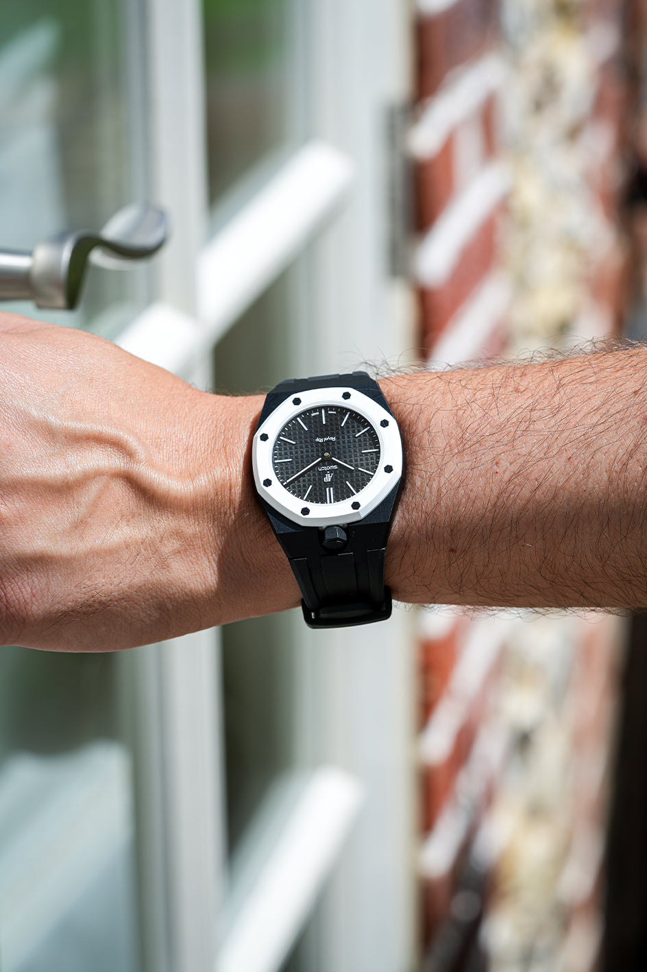 Ocho Negro Royal Pop Strap & Wrist Case | The Monocoque | AP x