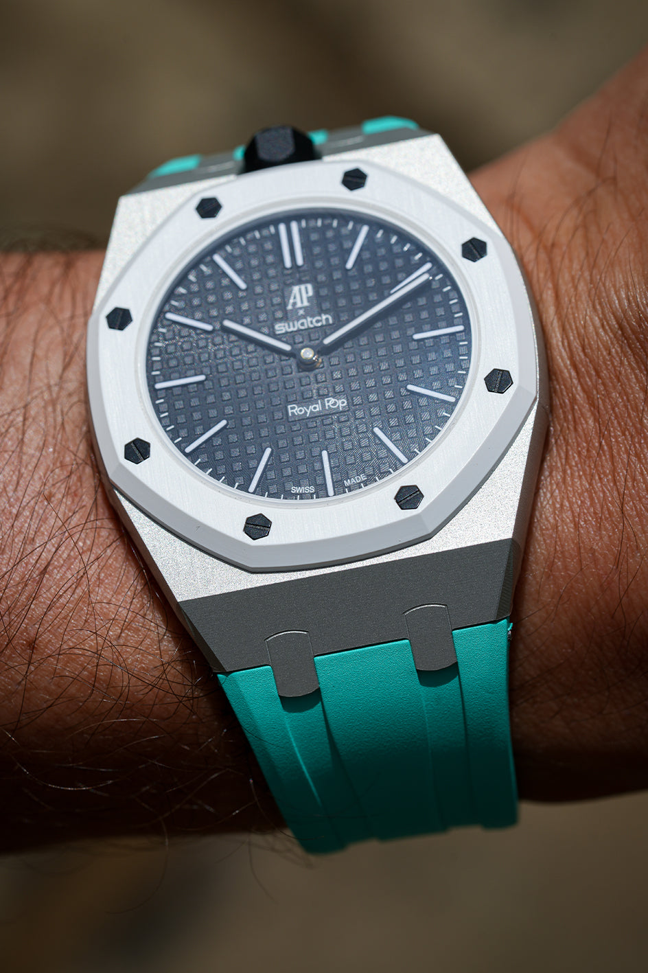 Ocho Negro Royal Pop Strap: The Monocoque