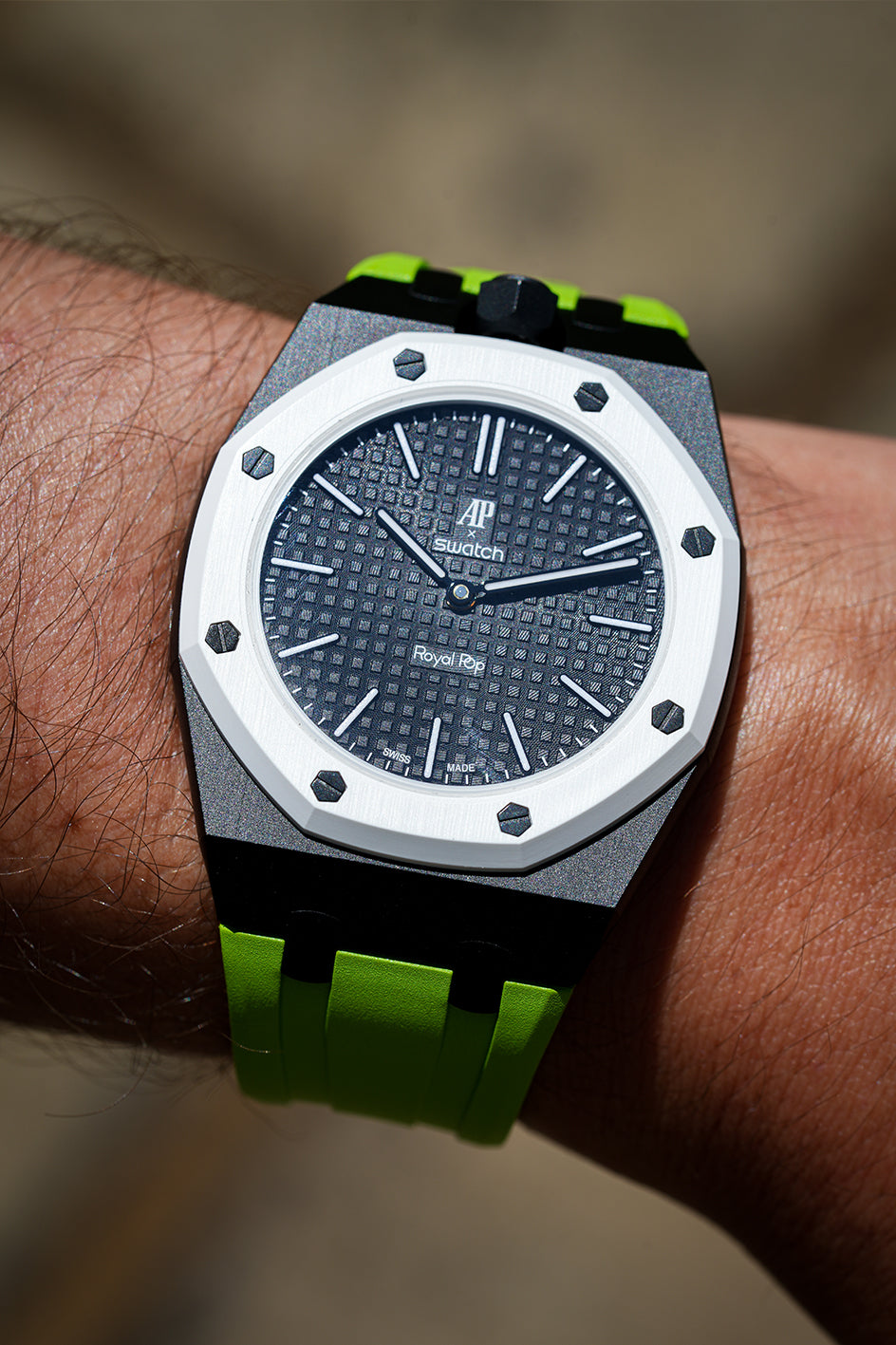 Ocho Negro Royal Pop Strap: The Monocoque