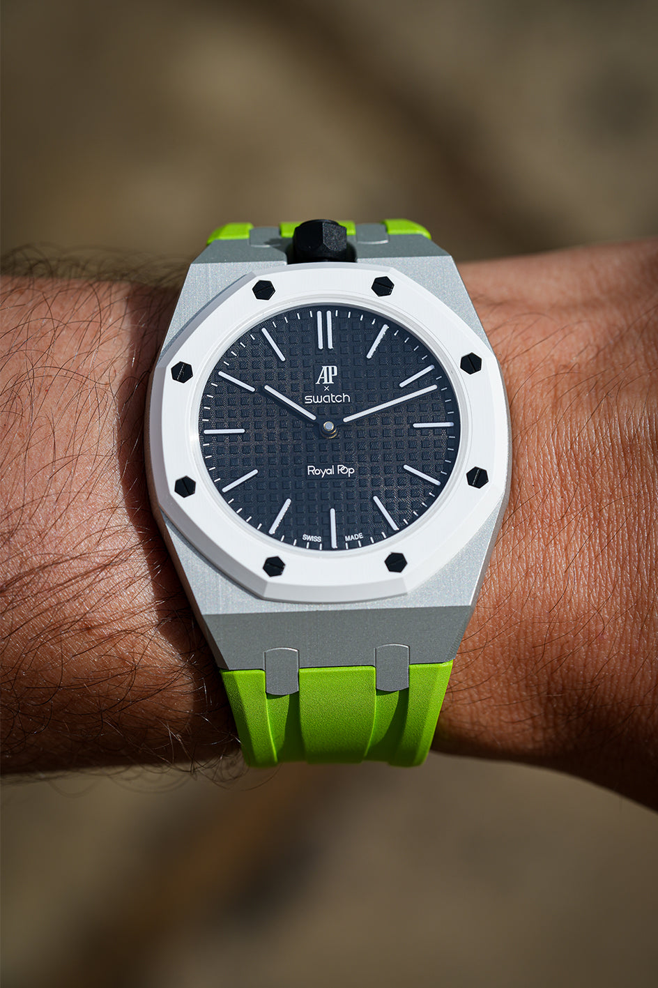 Ocho Negro Royal Pop Strap: The Monocoque