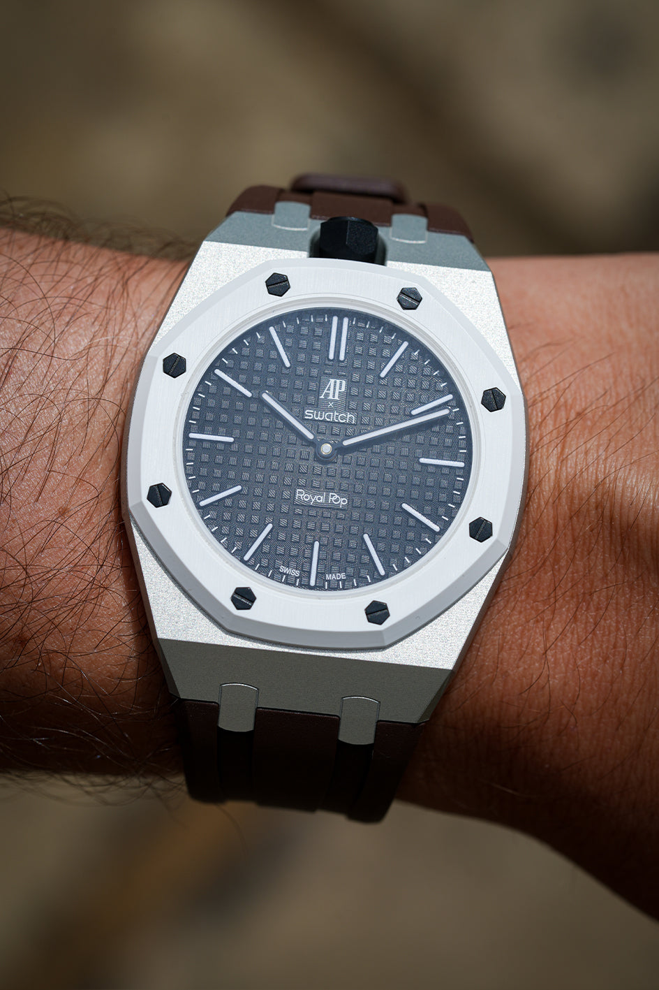 Ocho Negro Royal Pop Strap: The Monocoque