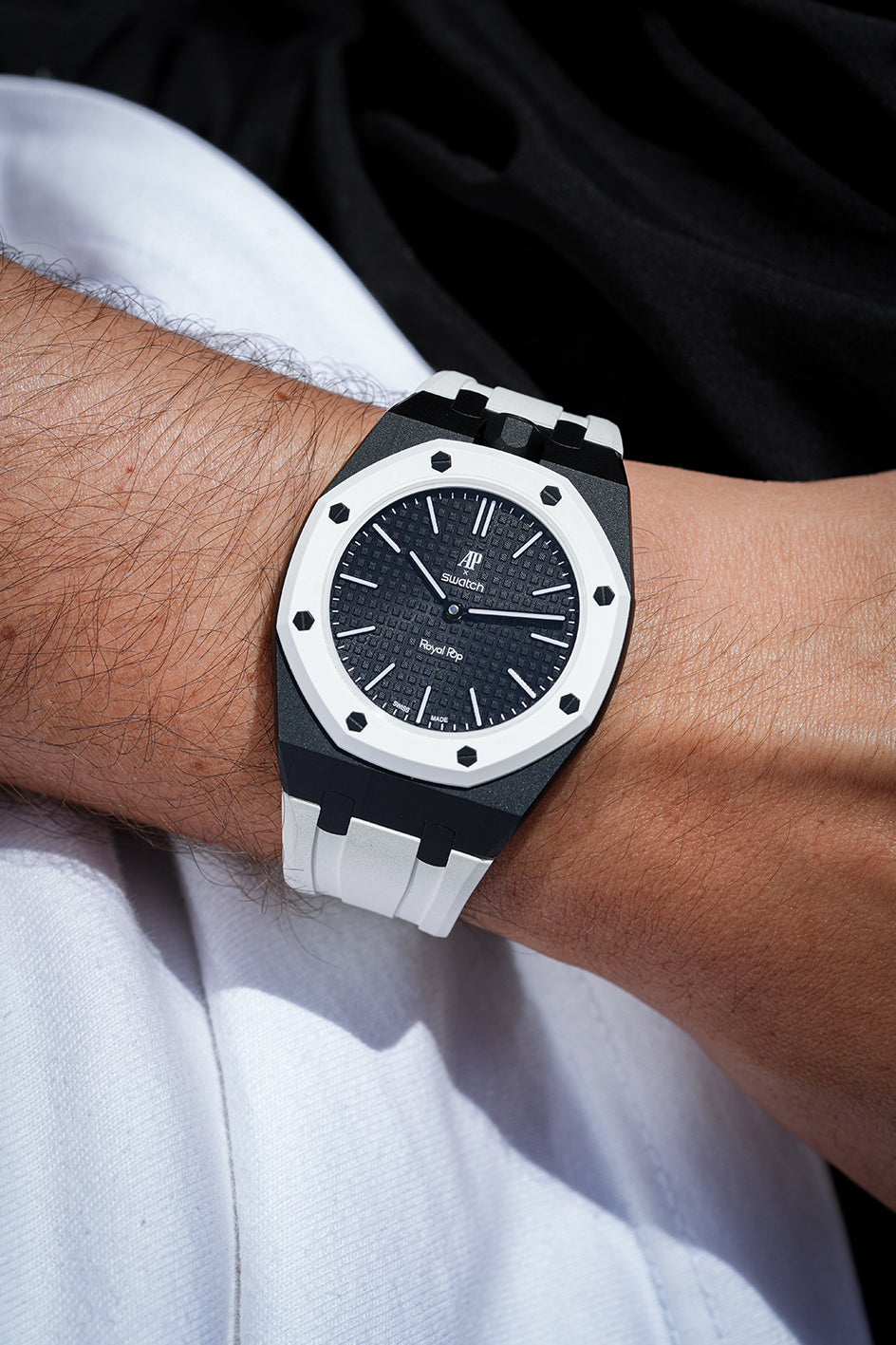 Ocho Negro Royal Pop Strap & Wrist Case | The Monocoque | AP x