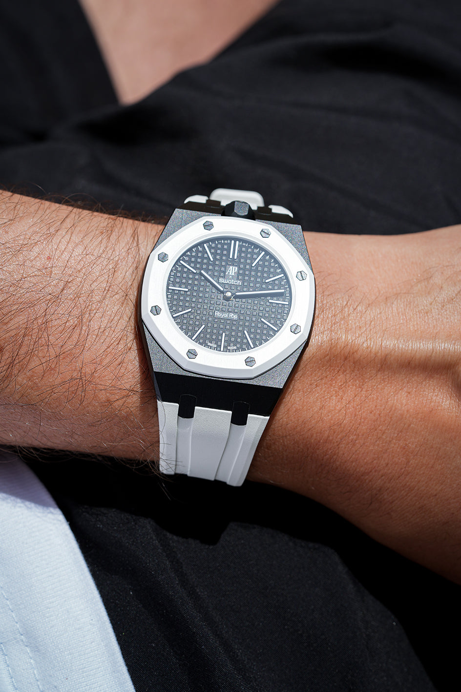 Ocho Negro Royal Pop Strap & Wrist Case | The Monocoque | AP x