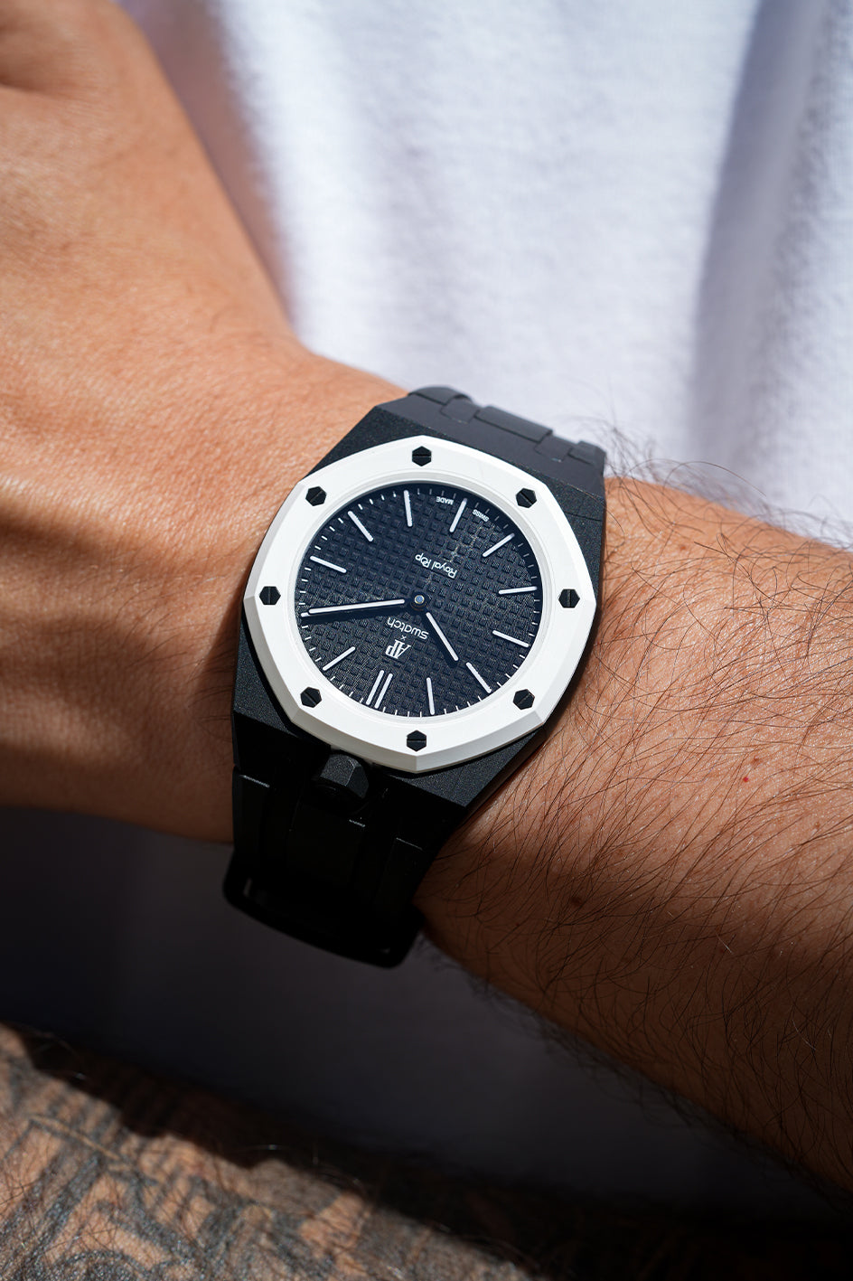 Ocho Negro Royal Pop Strap: The Monocoque