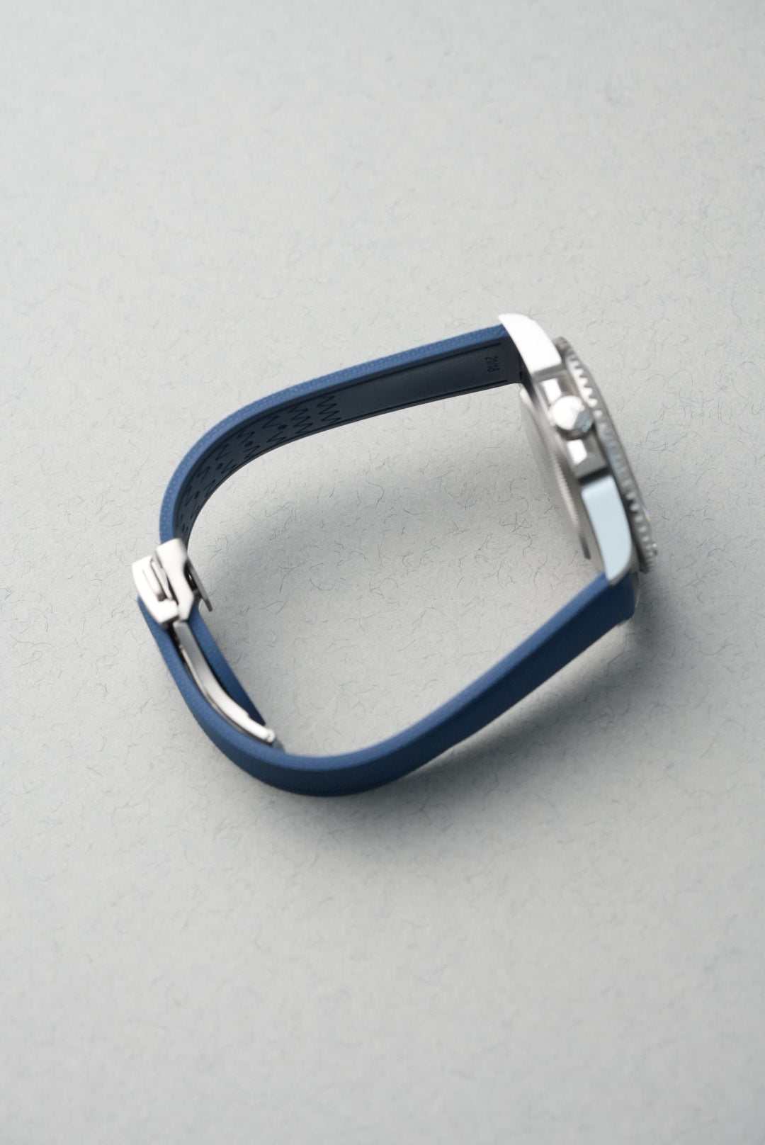 Blue stirrup on a gray background