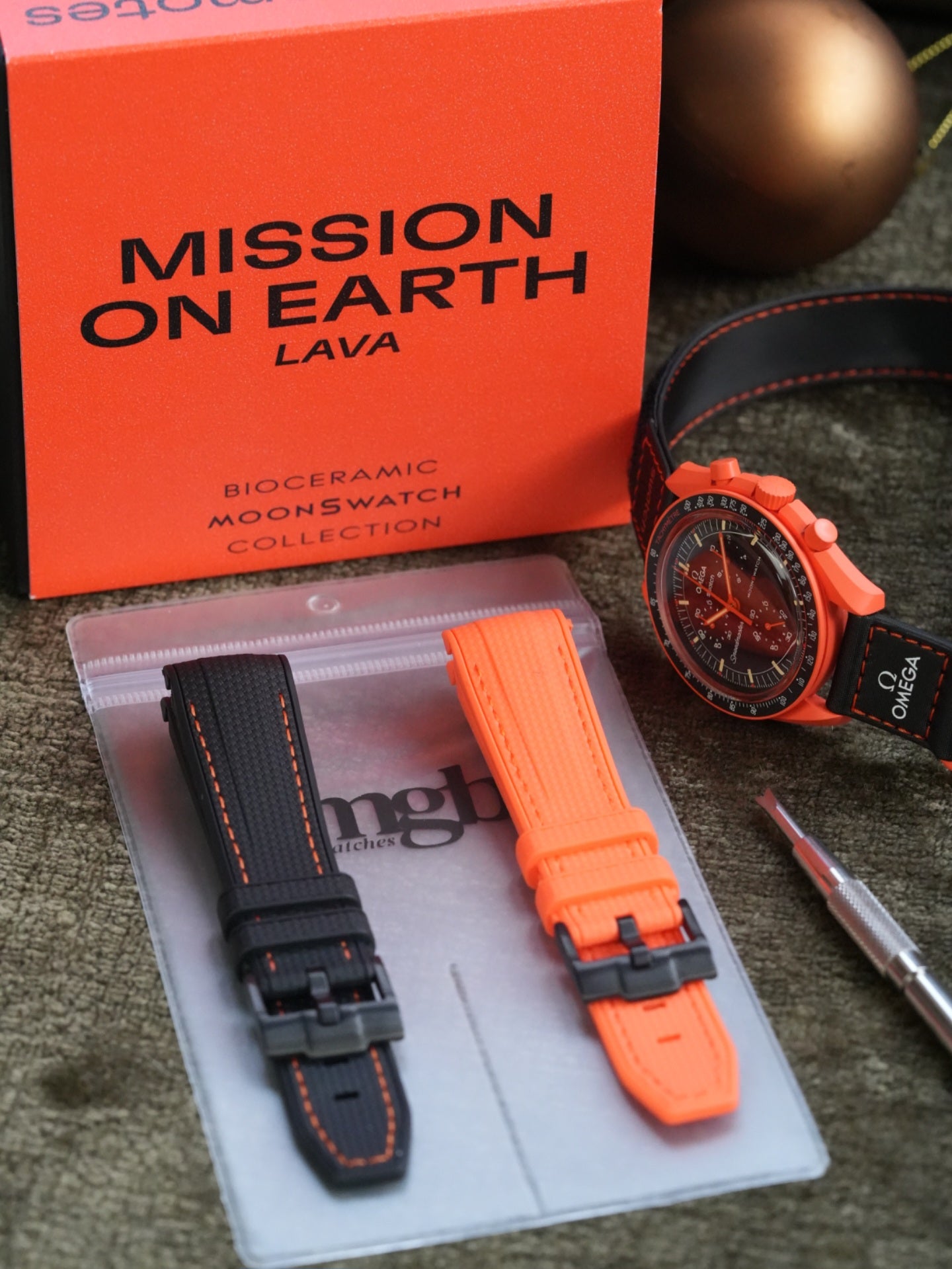 MoonSwatch Gift Set: Swatch x Omega Mission On Earth Lava Bundle