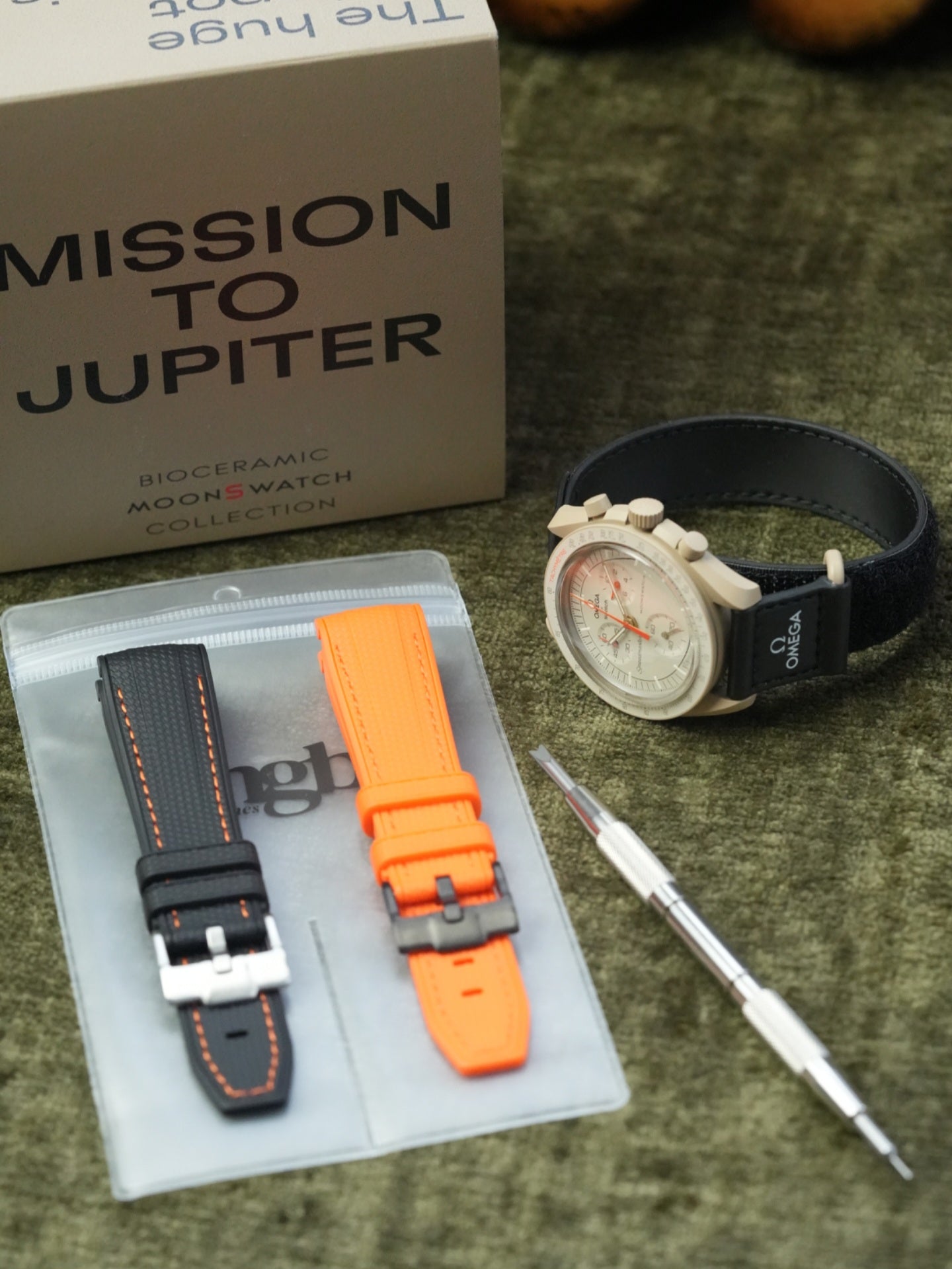 MoonSwatch Gift Set: Swatch x OMEGA Mission To Jupiter Bundle