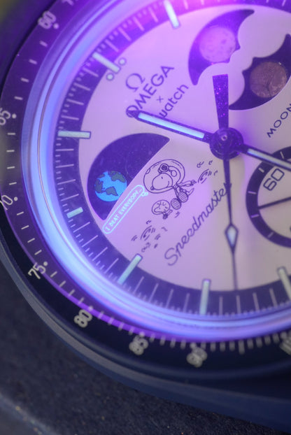 Swatch x Omega MoonSwatch Collection: Mission to EarthPhase - Moonshine Gold SO33N701L Secret message 
