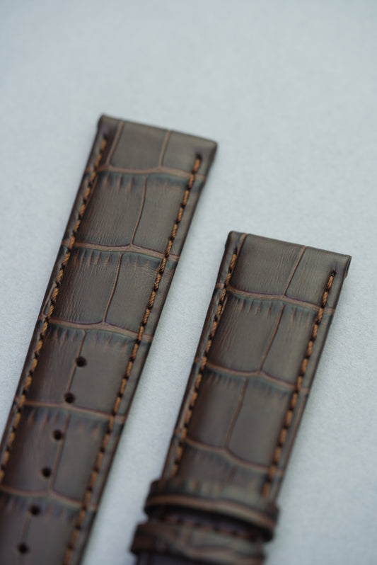 Close-up of espresso brown alligator-embossed calfskin leather watch strap – textured luxury strap replacement in Italian leather.