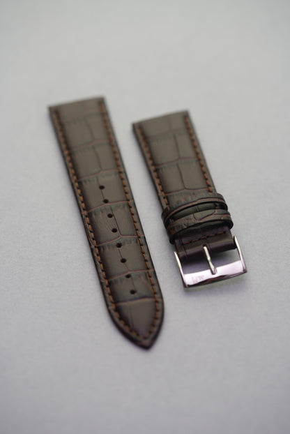 Full view of espresso alligator-style leather watch strap – handcrafted Italian calfskin strap for dress watches and daily wear.