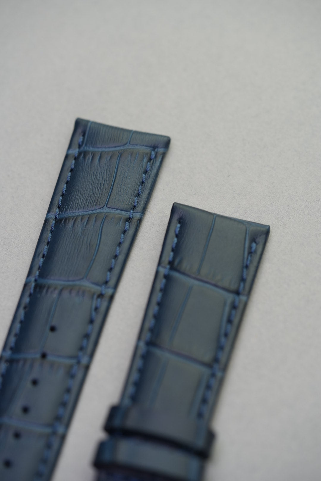 Close-up of Oxford navy alligator-embossed leather strap – rich calfskin texture for premium watch strap replacement.