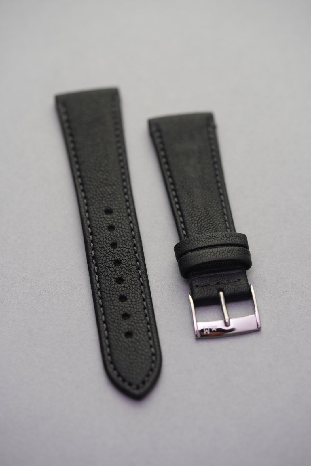  Piano Noir sheepskin watch strap in classic black, full length with tonal stitching and stainless steel buckle.