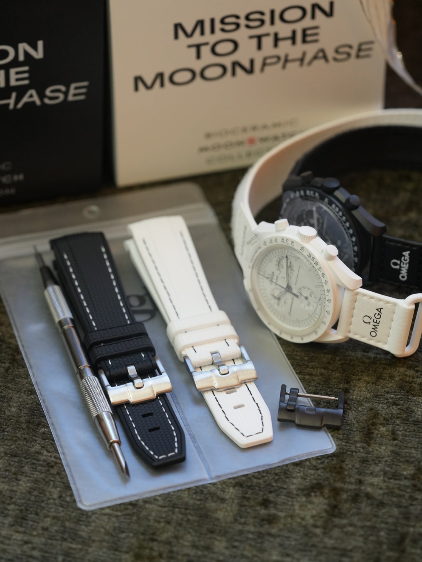 MoonSwatch Gift Set: Swatch x Omega Snoopy Black and White Bundle