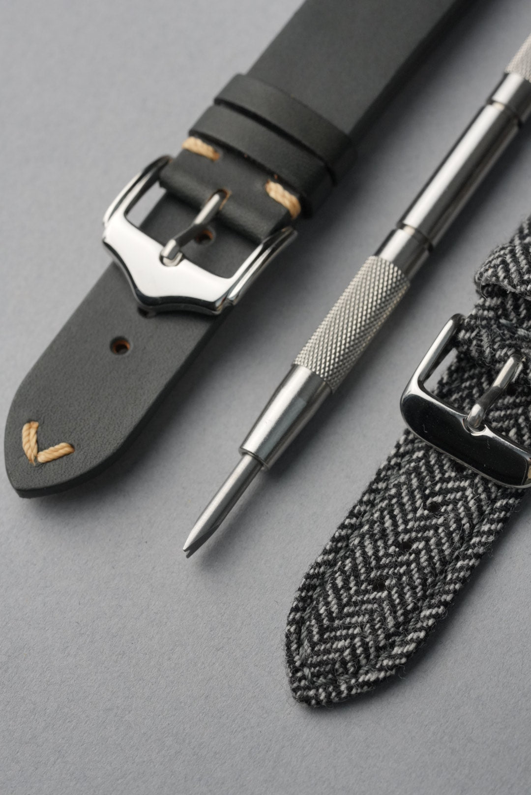 Autumn Winter Strap Bundle – Field Leather & Tweed + Tool (20–22mm Universal Fit)