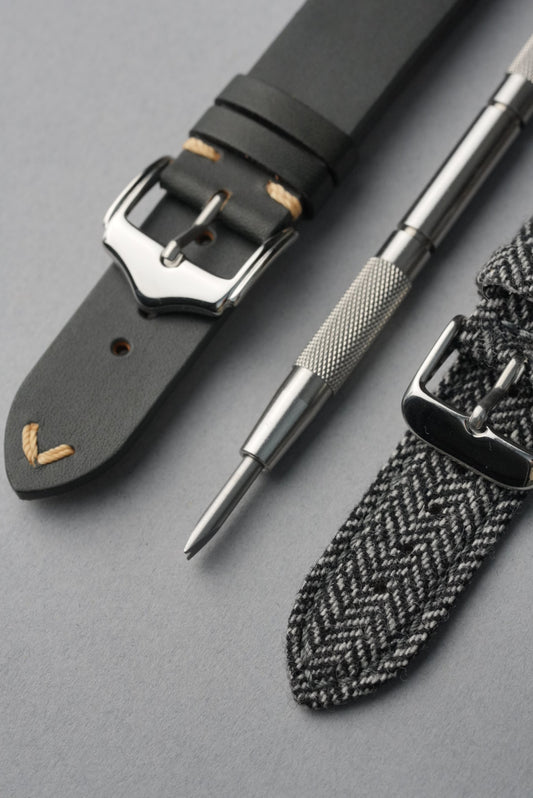 Autumn Winter Strap Bundle – Field Leather & Tweed + Tool (20–22mm Universal Fit)