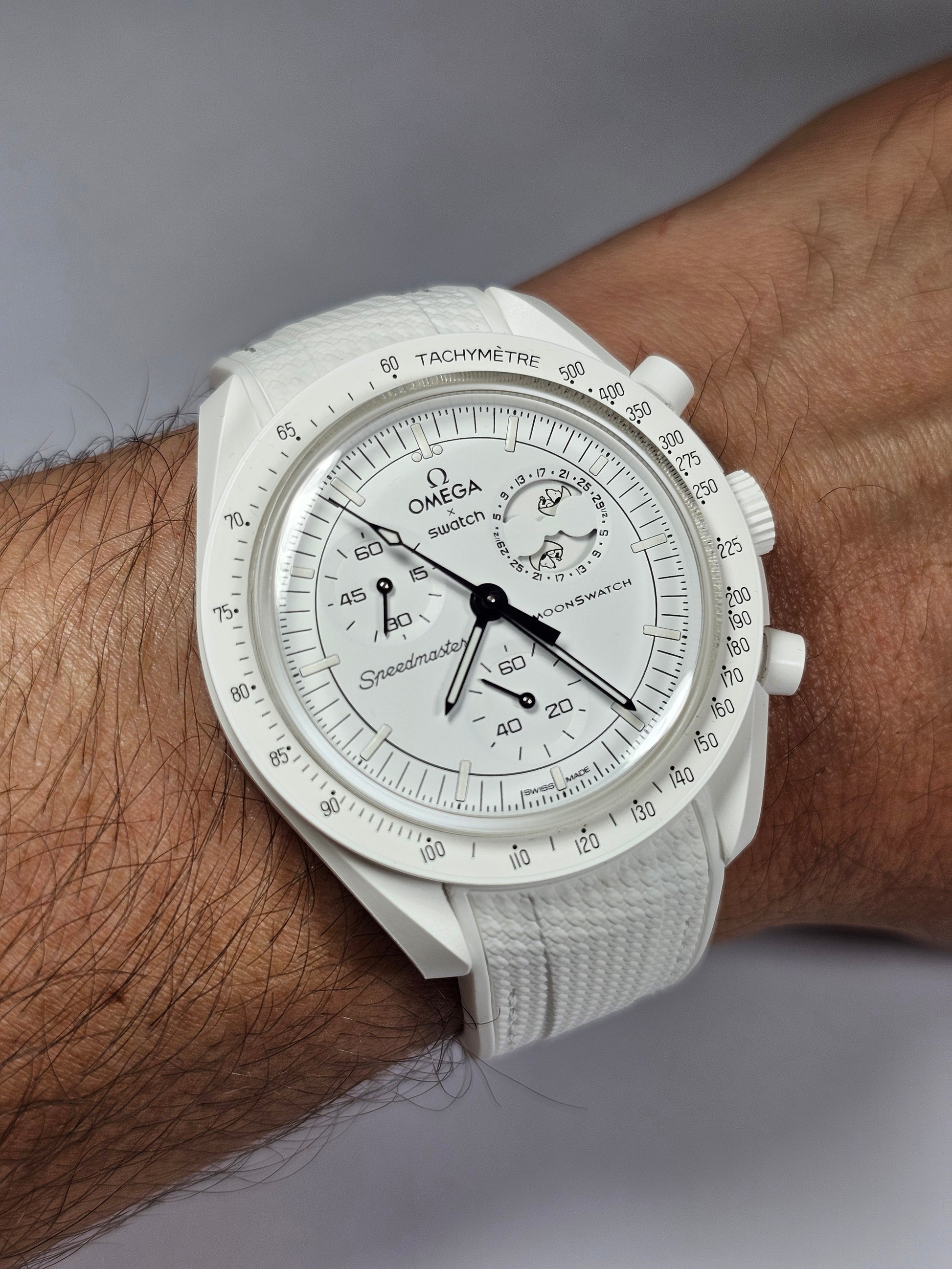 white-stitched-silicone-strap-omega-x-swatch-moonswatch